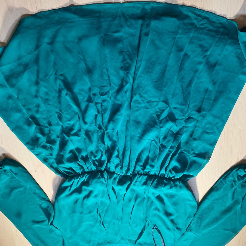 by & by Teal Top
